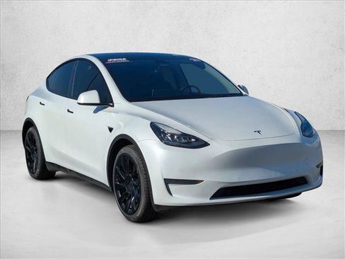 Used 2021 Tesla Model Y Long Range image 3