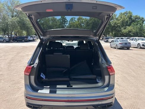 Used 2024 Volkswagen Tiguan SE R-Line image 8