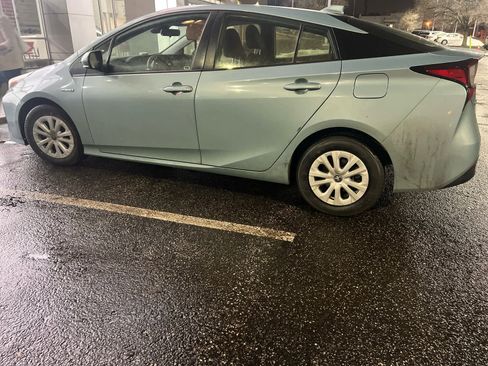 Used 2022 Toyota Prius L Eco image 14