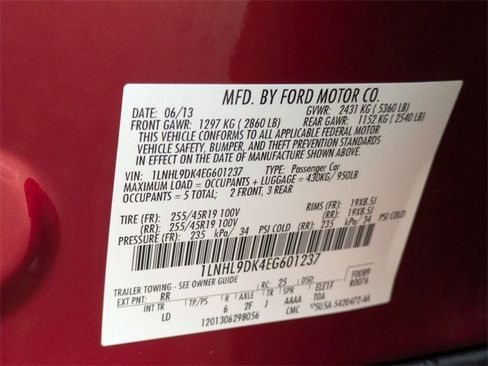 Used 2014 Lincoln MKS image 29