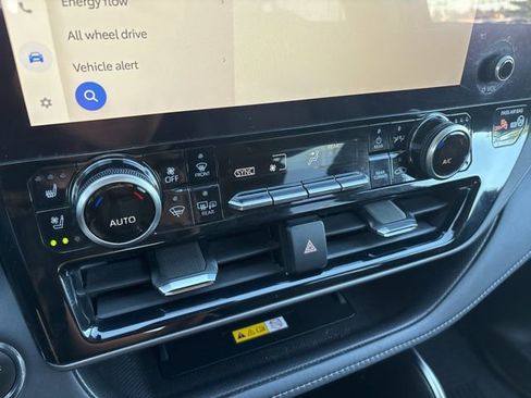 Used 2023 Toyota Highlander Limited image 27