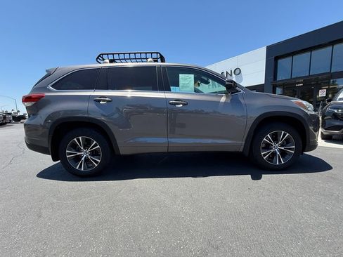 Used 2018 Toyota Highlander Plus w/ Preferred Accessory Package AWD/4WD image 16