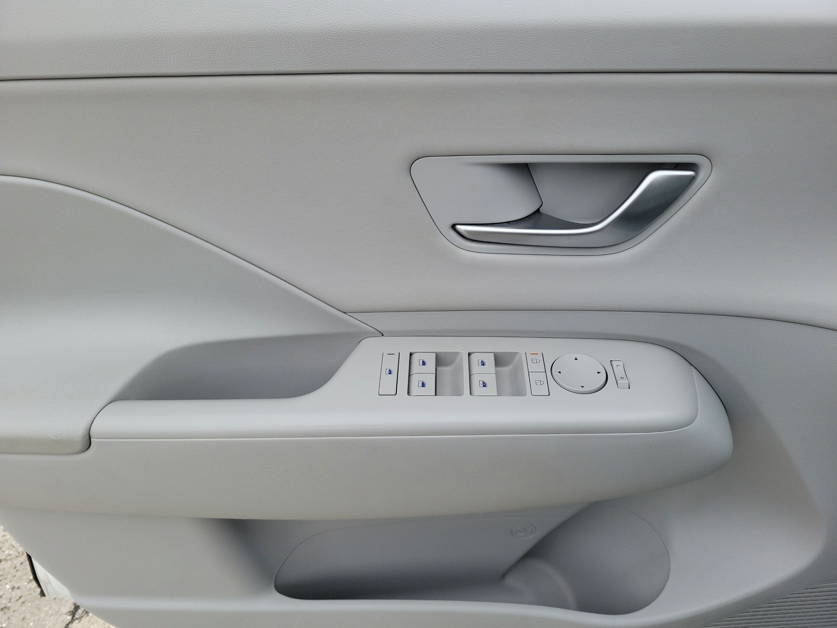 Used 2024 Hyundai Kona Limited FWD image 13