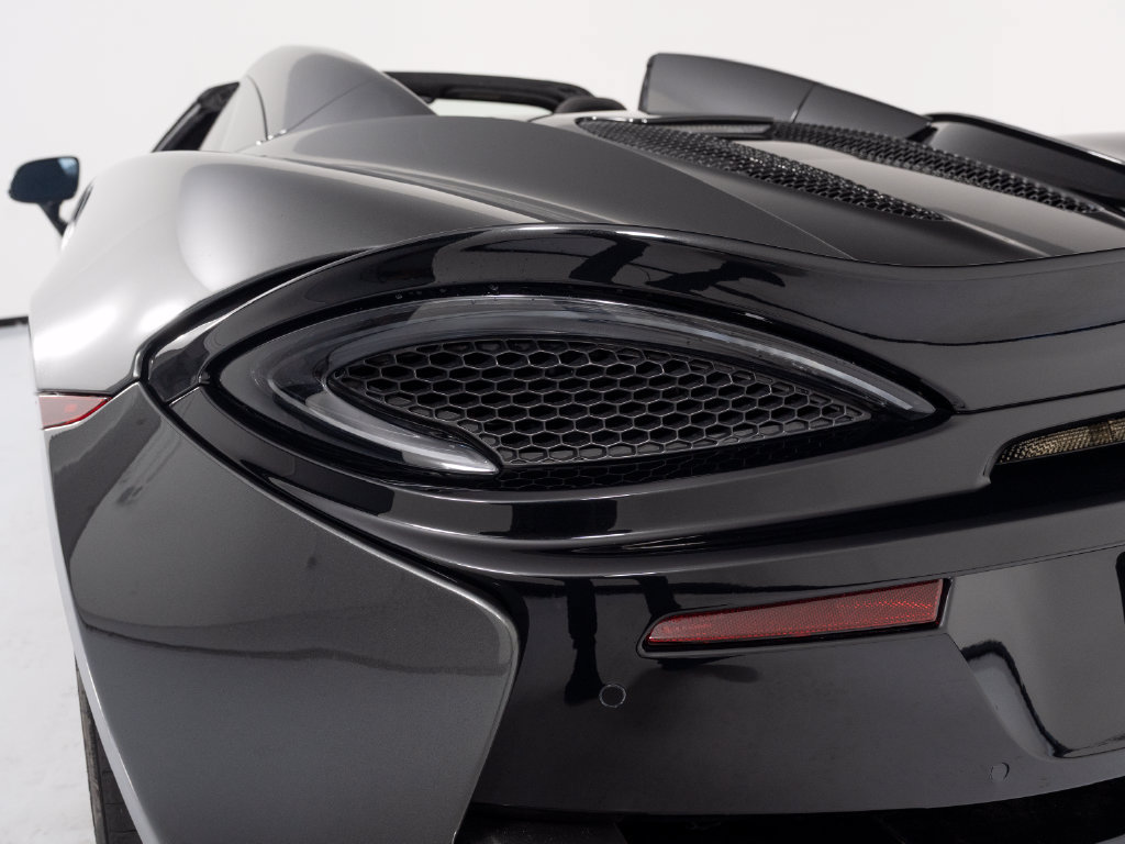 Used 2018 McLaren 570S Spider RWD image 48