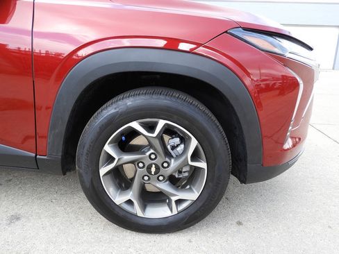 Used 2025 Chevrolet Trax LT w/ Driver Confidence Package FWD image 14
