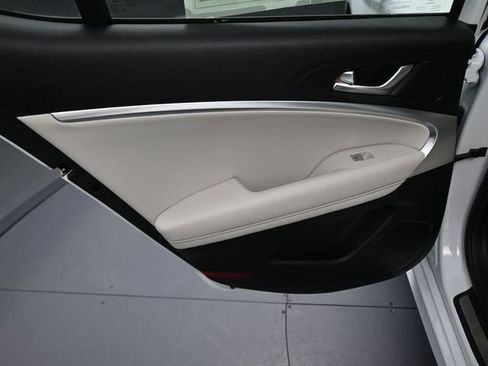 Used 2025 Genesis G70 2.5T RWD image 16