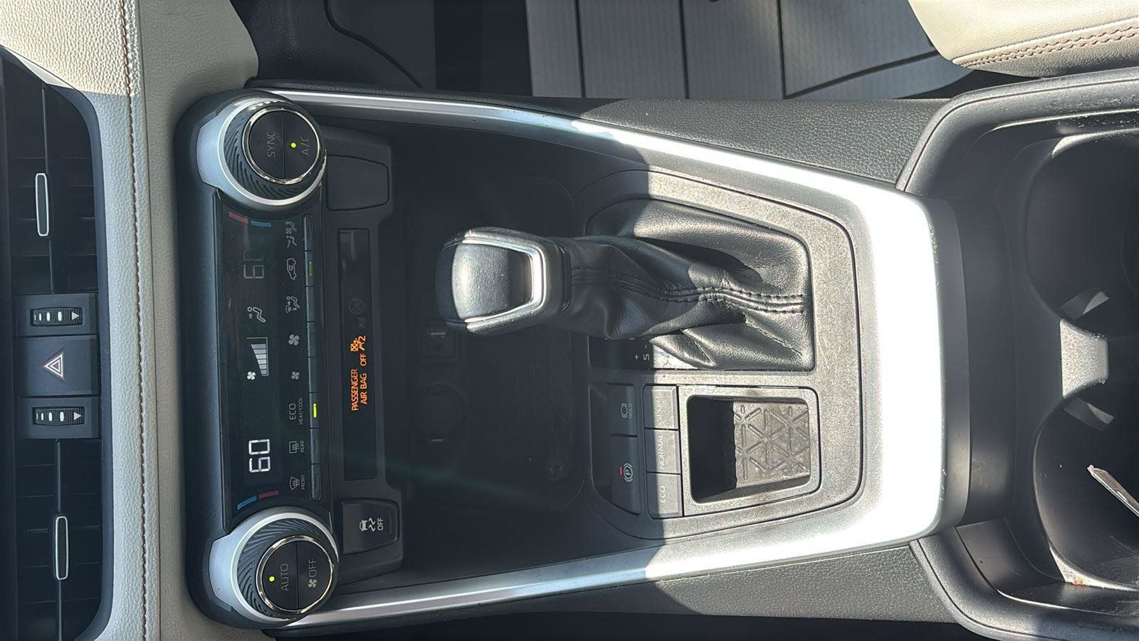 Used 2019 Toyota RAV4 XLE Premium FWD image 38