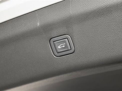 Used 2023 Buick Enclave Essence w/ LPO, Touring Package image 39