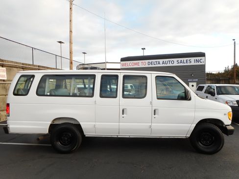 Used 1999 Ford E-350 and Econoline 350 Club Wagon image 2