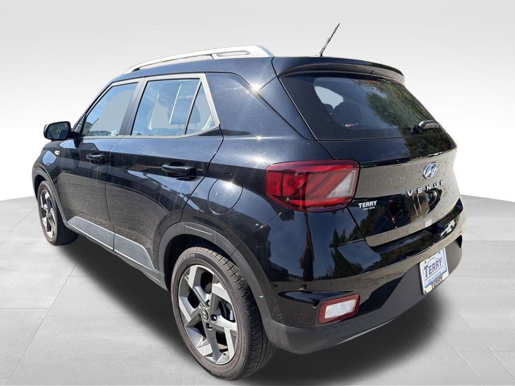 Used 2025 Hyundai Venue SEL FWD image 13
