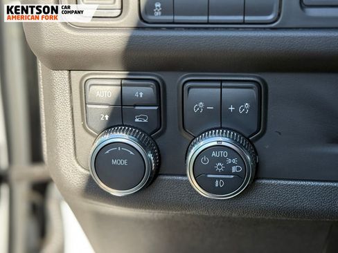 Used 2023 GMC Yukon XL SLT AWD/4WD image 18