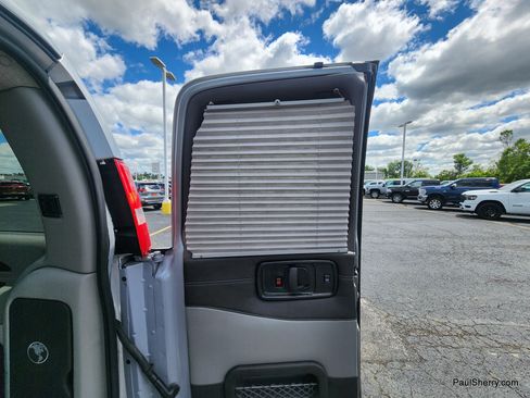 Used 2020 Chevrolet Express 2500 w/ Enhanced Convenience Package RWD image 19