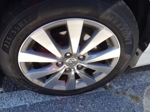 Used 2011 Toyota Avalon Limited image 9