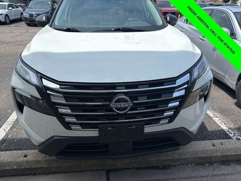 Used 2024 Nissan Rogue S FWD image 2
