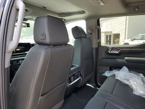 New 2026 GMC Sierra 1500 SLT image 12