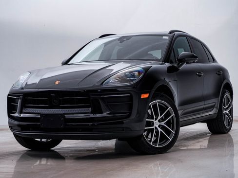 Certified 2025 Porsche Macan image 1