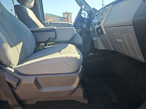 Used 2014 Ford F250 XLT w/ XLT Premium Package image 7