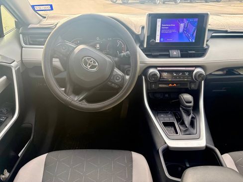 Used 2025 Toyota RAV4 XLE w/ Convenience Package FWD image 10