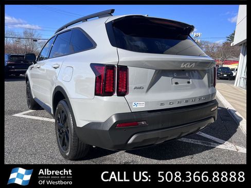 Used 2022 Kia Sorento S w/ Panoramic Sunroof Package image 3