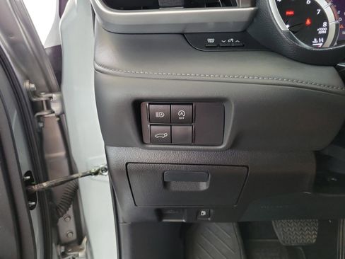 Certified 2023 Toyota Highlander XLE image 11