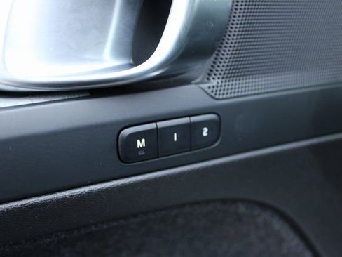 Used 2025 Volvo XC40 B5 Plus image 12