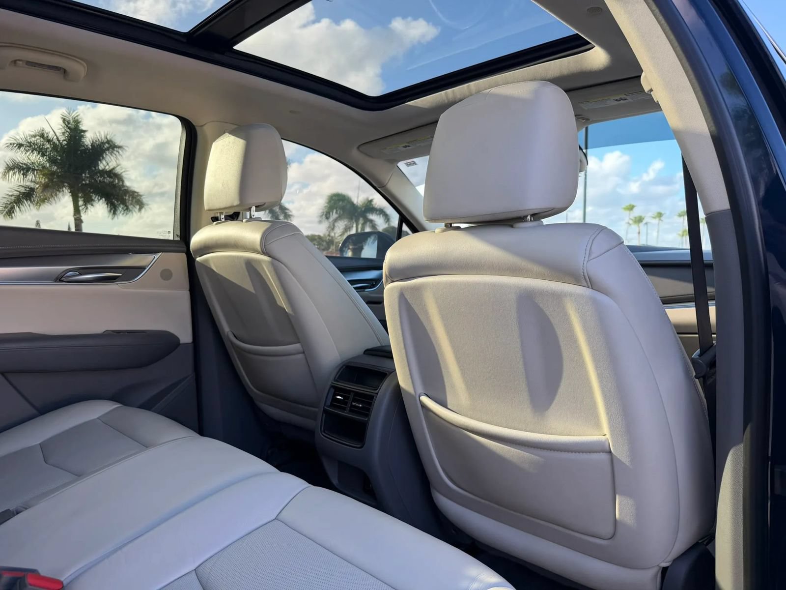 Used 2017 Cadillac XT5 Luxury w/ Driver Awareness Package FWD image 36