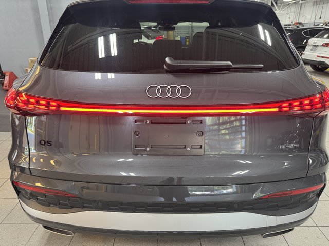 Used 2025 Audi Q5 Premium w/ Convenience Package AWD/4WD image 39