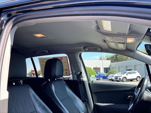 Used 2019 Chevrolet Trax LT w/ LT Convenience Package FWD image 24
