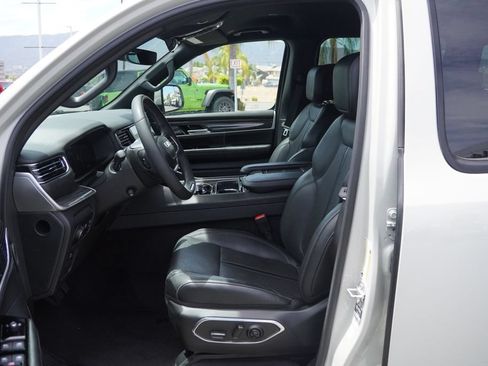 Used 2022 Jeep Wagoneer Series II RWD image 27