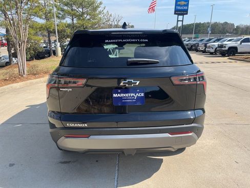 New 2026 Chevrolet Equinox LT w/ Convenience Package II FWD image 6