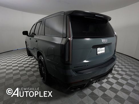 Used 2025 Cadillac Escalade V w/ LPO, ONYX Package image 8