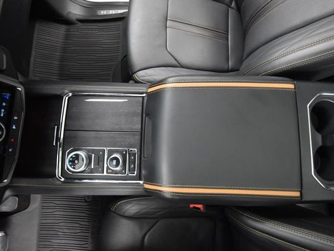 Used 2024 Ford Expedition Platinum AWD/4WD image 34