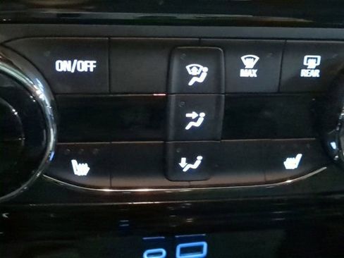 Used 2025 Chevrolet Trax LT w/ LT Convenience Package image 20