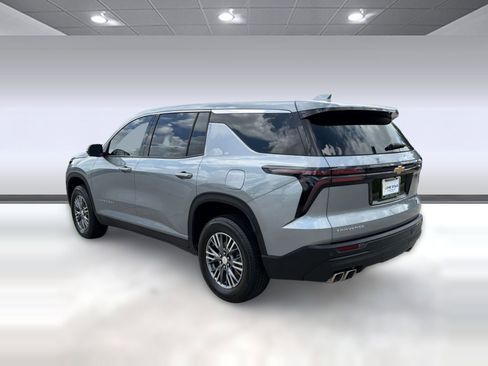 Used 2024 Chevrolet Traverse LS FWD image 3