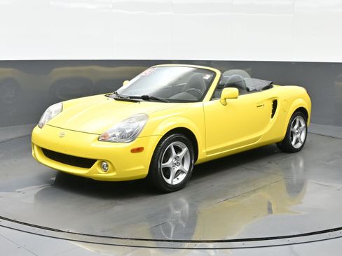 Used 2003 Toyota MR2 w/ Leather Pkg image 2