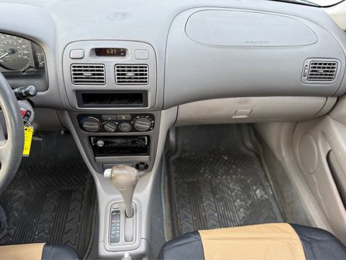 Used 2001 Toyota Corolla LE image 11