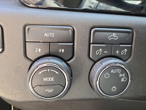 Used 2023 Chevrolet Silverado 1500 LT AWD/4WD image 25