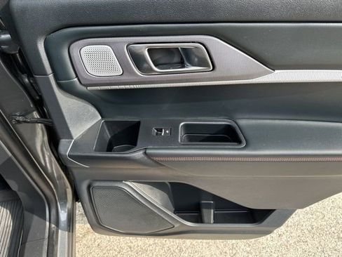 Used 2025 Ford Explorer ST image 16