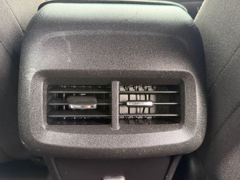 Used 2019 Chevrolet Equinox LT FWD image 32