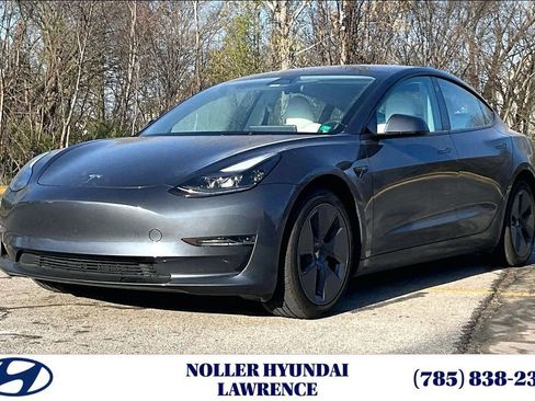 Used 2023 Tesla Model 3 Standard Range image 1