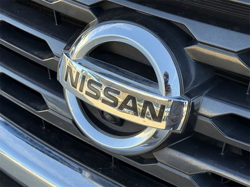 Used 2017 Nissan Pathfinder SL w/ SL Tech Package image 5