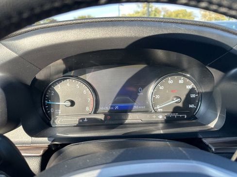 Used 2024 Ford Explorer Limited image 16