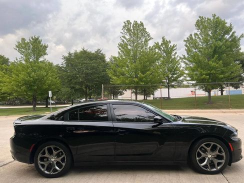 Used 2015 Dodge Charger SXT image 12