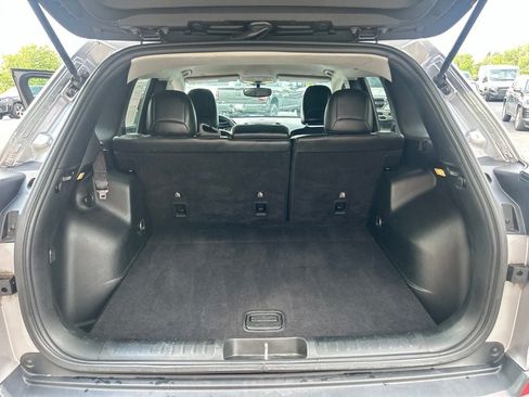 Used 2019 Jeep Cherokee Trailhawk AWD/4WD image 25