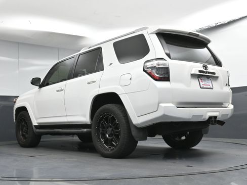 Used 2016 Toyota 4Runner SR5 Premium image 28