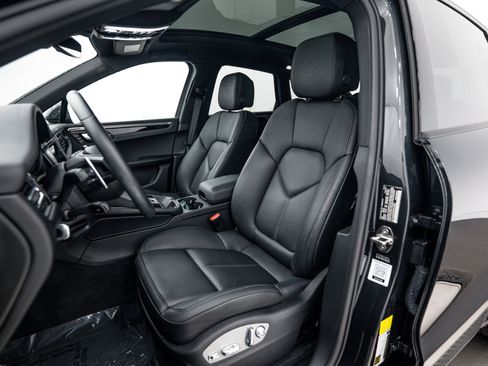 Certified 2023 Porsche Macan AWD/4WD image 5