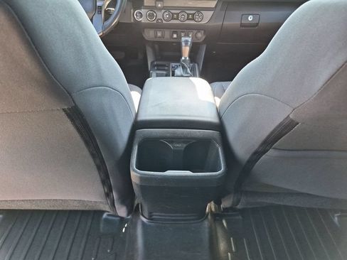 Used 2019 Toyota Tacoma TRD Off-Road AWD/4WD image 31
