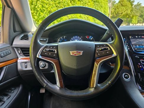 Used 2018 Cadillac Escalade Luxury AWD/4WD image 23