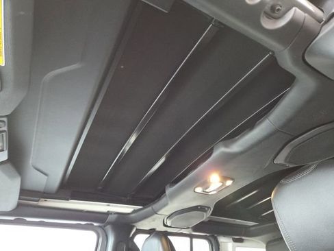 Used 2020 Jeep Wrangler Unlimited Sahara image 44