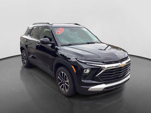 Used 2024 Chevrolet TrailBlazer LT w/ Driver Confidence Package FWD image 3